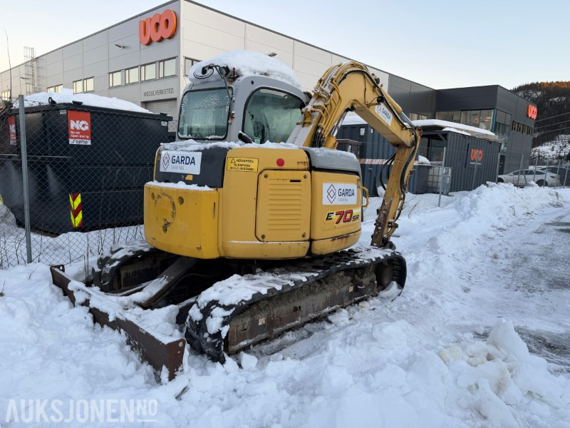 New Holland Kobelco E70SR-1ES – 2007-modell – 7,6 tonns korthekk beltegraver - Rotortilt - 2 skuffer - Excavator: picture 3 New Holland Kobelco E70SR-1ES – 2007-modell – 7,6 tonns korthekk beltegraver - Rotortilt - 2 skuffer - Excavator: picture 3