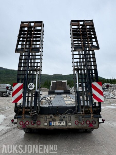 2019 Carnehl CSTV 40-60 - 4 akslet maskinsemi - Manuelt uttrekk - Hydraulisk bredding - Støttelabber bak - Fjernstyring - Trailer: picture 5 2019 Carnehl CSTV 40-60 - 4 akslet maskinsemi - Manuelt uttrekk - Hydraulisk bredding - Støttelabber bak - Fjernstyring - Trailer: picture 5