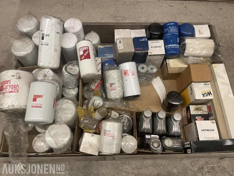 Div. filter Volvo-Fleetguard - Truck: picture 1 Div. filter Volvo-Fleetguard - Truck: picture 1