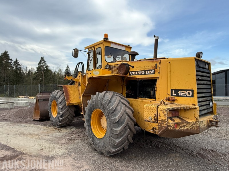 Volvo L120 Hjullaster - 4x4 - Gjerstad 2900L skuff - Nylig byttet dekk - Vekt montert - Wheel loader: picture 4 Volvo L120 Hjullaster - 4x4 - Gjerstad 2900L skuff - Nylig byttet dekk - Vekt montert - Wheel loader: picture 4