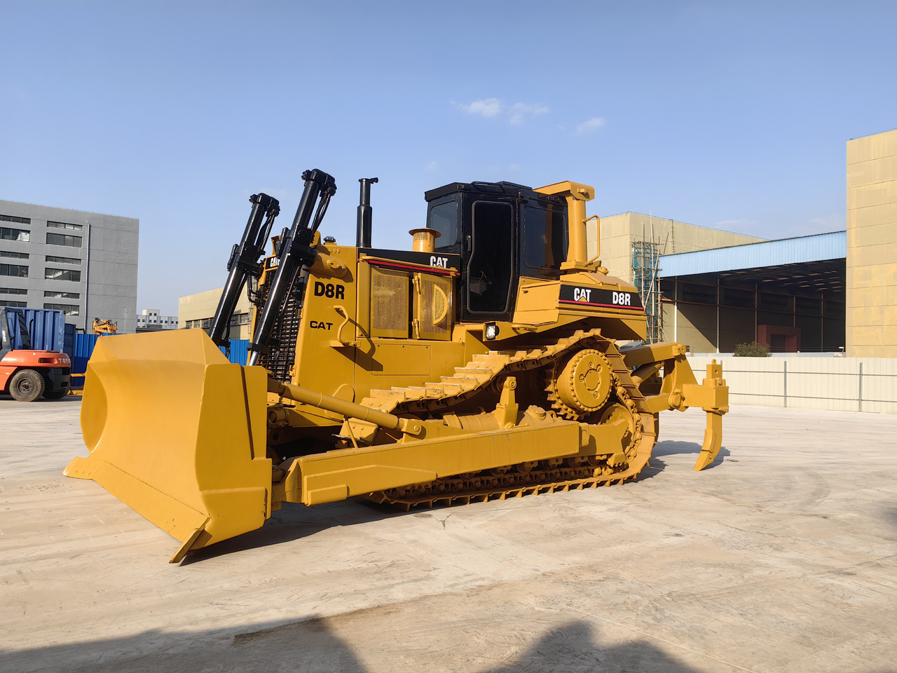 Bulldozer CATERPILLAR D8R  BULLDOZER: picture 1