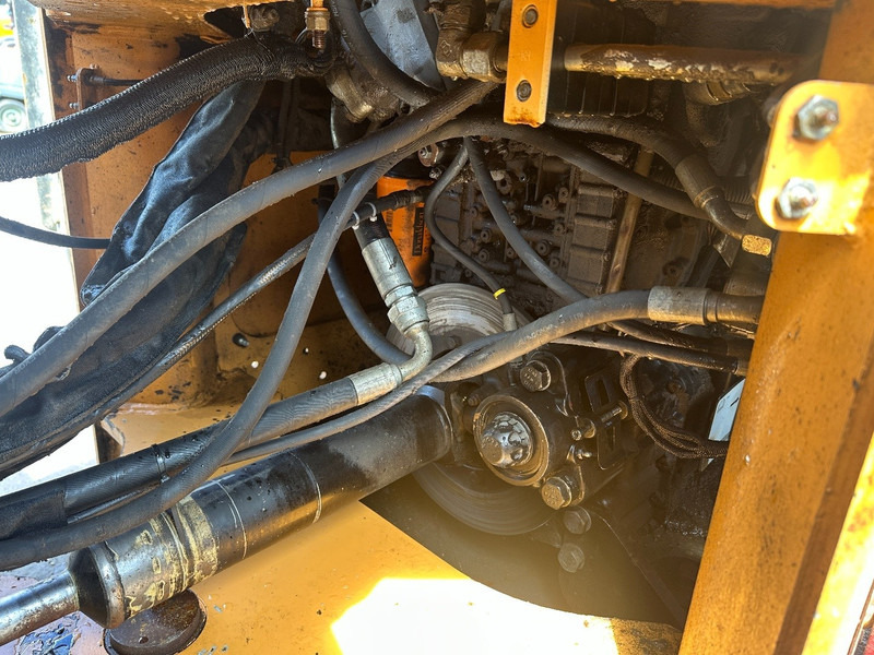 Wheel loader Case 621 F: picture 16