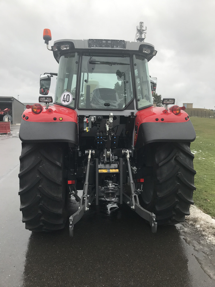 Massey Ferguson MF 5S.115 Dyna-4 ESSENTIAL - Farm tractor: picture 2 Massey Ferguson MF 5S.115 Dyna-4 ESSENTIAL - Farm tractor: picture 2