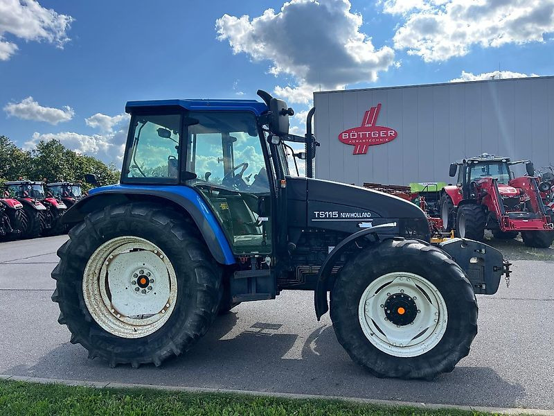 New Holland TS 115 - Farm tractor: picture 4 New Holland TS 115 - Farm tractor: picture 4