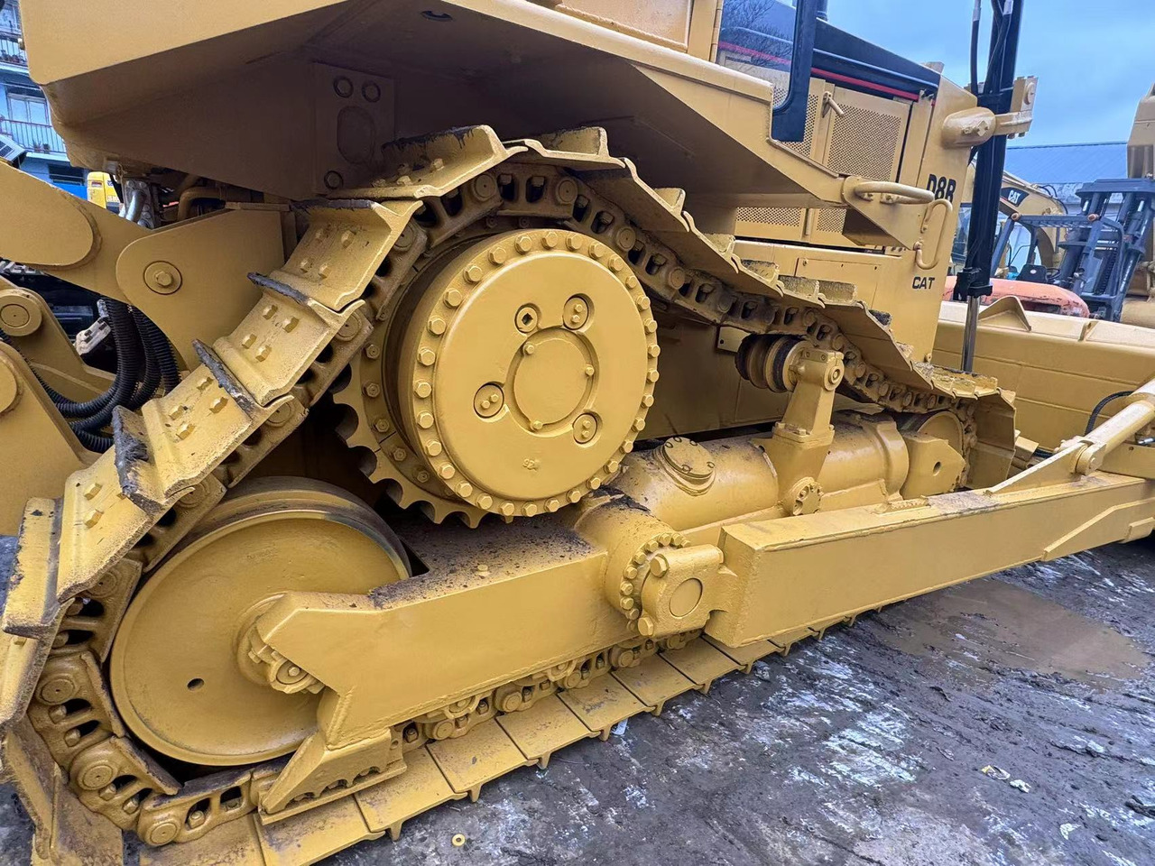 Bulldozer Caterpillar CAT D8R D8T D7H D7R D7G D7R D7E Used Bulldozer in Excellent Work Condition for Slae: picture 8 Bulldozer Caterpillar CAT D8R D8T D7H D7R D7G D7R D7E Used Bulldozer in Excellent Work Condition for Slae: picture 8