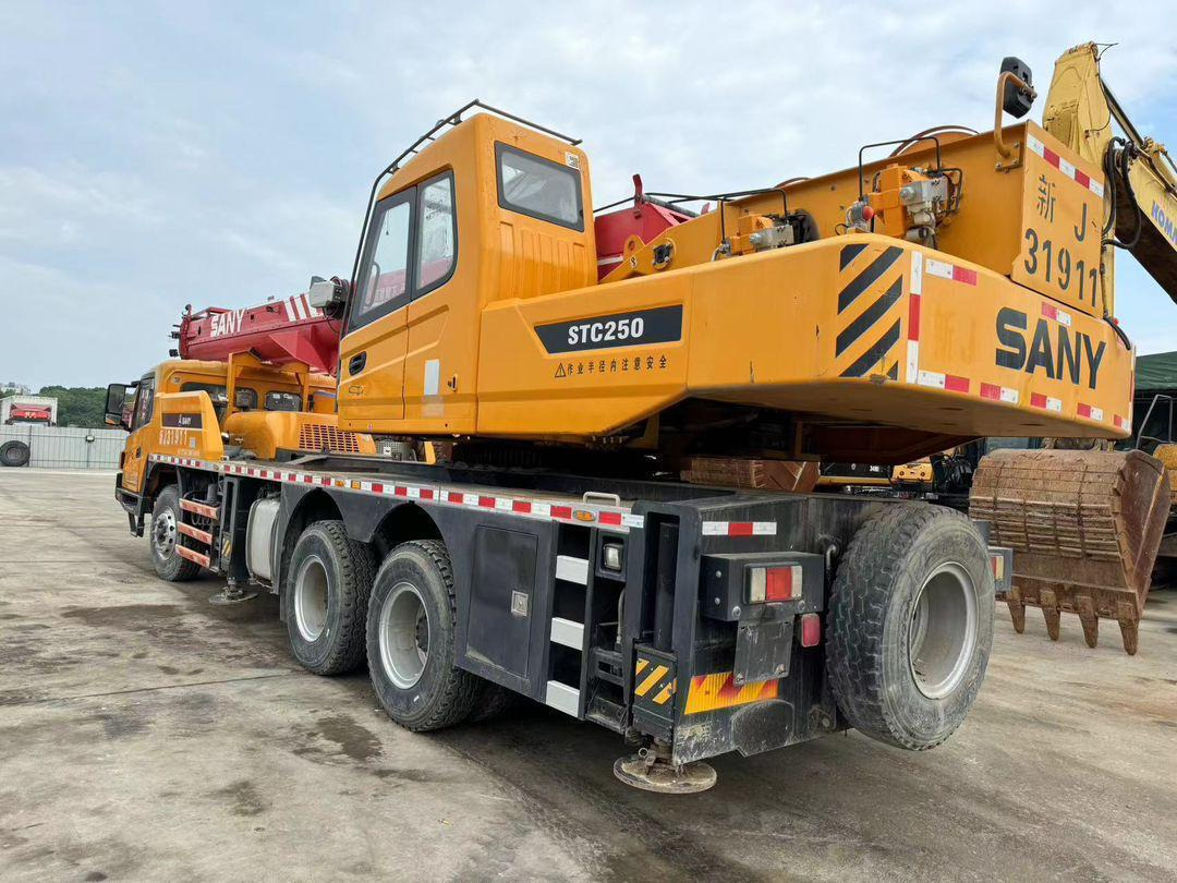 SANY STC250 25 Ton Truck Crane XCMG ZOOMLION TADANO KOBELCO 25T 50T 80T 100T 120T 200T 220T 240T 300T Crane for Sale - Mobile crane: picture 5 SANY STC250 25 Ton Truck Crane XCMG ZOOMLION TADANO KOBELCO 25T 50T 80T 100T 120T 200T 220T 240T 300T Crane for Sale - Mobile crane: picture 5