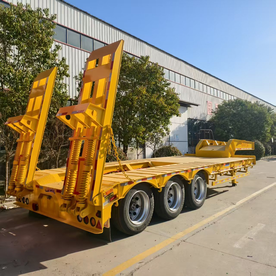 ZHICHENG Semi Flat Bed Low Bed in New Condition - Low loader semi-trailer: picture 3 ZHICHENG Semi Flat Bed Low Bed in New Condition - Low loader semi-trailer: picture 3