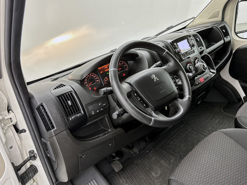 Peugeot Boxer 330 2.2 BlueHDi 120 L1H1 Premium Navigatie Achteruitrijcamera Betimmering Cruise Control - Small van: picture 5 Peugeot Boxer 330 2.2 BlueHDi 120 L1H1 Premium Navigatie Achteruitrijcamera Betimmering Cruise Control - Small van: picture 5