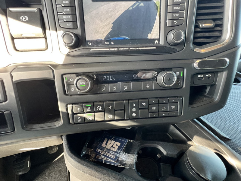 Interior photo 1: Tractor unit Scania R450 NGS 4x2 Trekker PTO-Prep.  /  LED