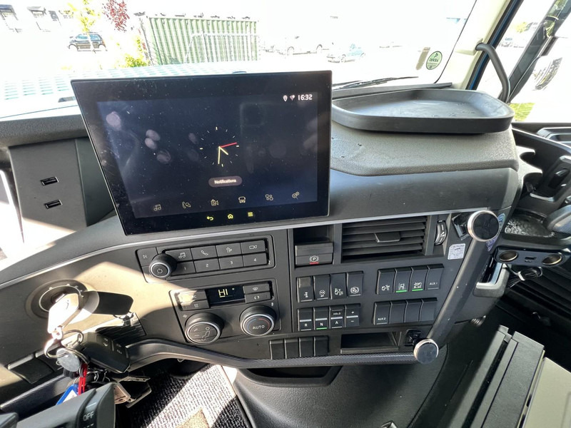 Tractor unit Volvo FH 460 4x2 trekker Globetrotter / 2x Fuel Tank: picture 11 Tractor unit Volvo FH 460 4x2 trekker Globetrotter / 2x Fuel Tank: picture 11