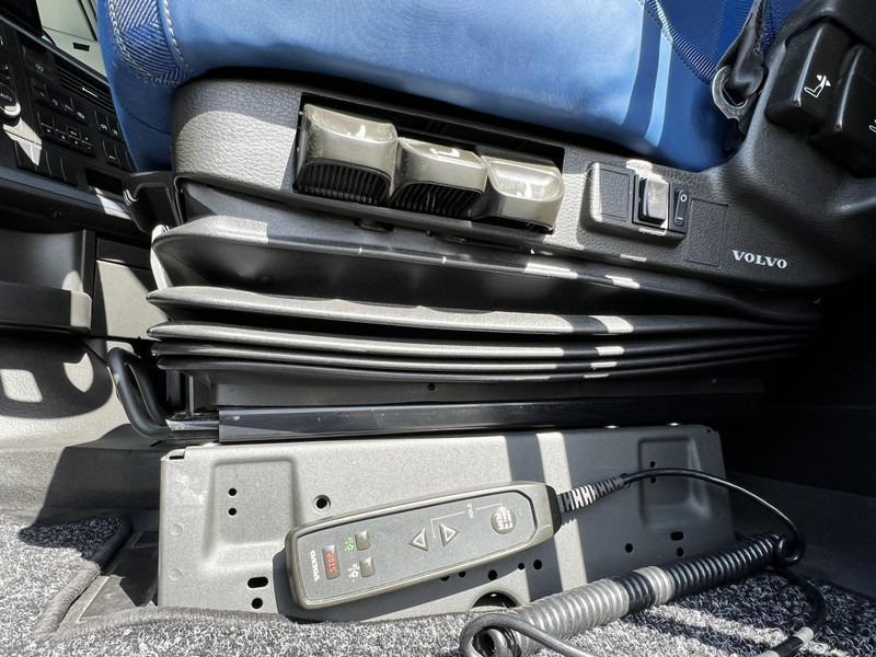 Tractor unit Volvo FH 460 4x2 trekker Globetrotter / 2x Fuel Tank: picture 18 Tractor unit Volvo FH 460 4x2 trekker Globetrotter / 2x Fuel Tank: picture 18