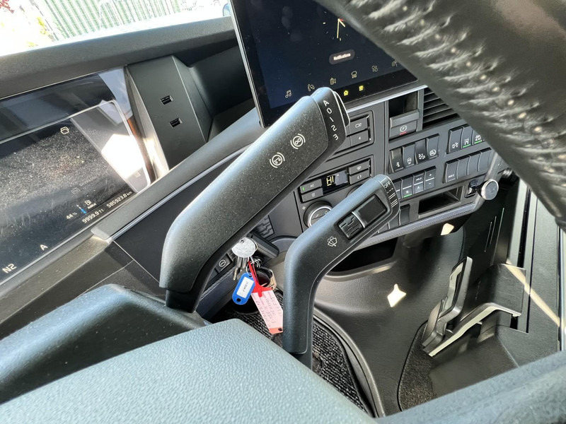 Tractor unit Volvo FH 460 4x2 trekker Globetrotter / 2x Fuel Tank: picture 13 Tractor unit Volvo FH 460 4x2 trekker Globetrotter / 2x Fuel Tank: picture 13