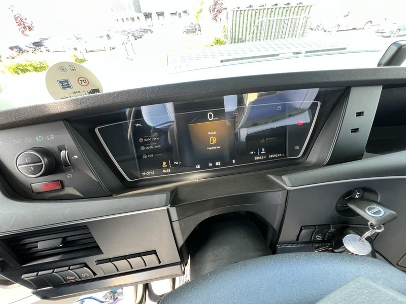 Tractor unit Volvo FH 460 4x2 trekker Globetrotter / 2x Fuel Tank: picture 10 Tractor unit Volvo FH 460 4x2 trekker Globetrotter / 2x Fuel Tank: picture 10