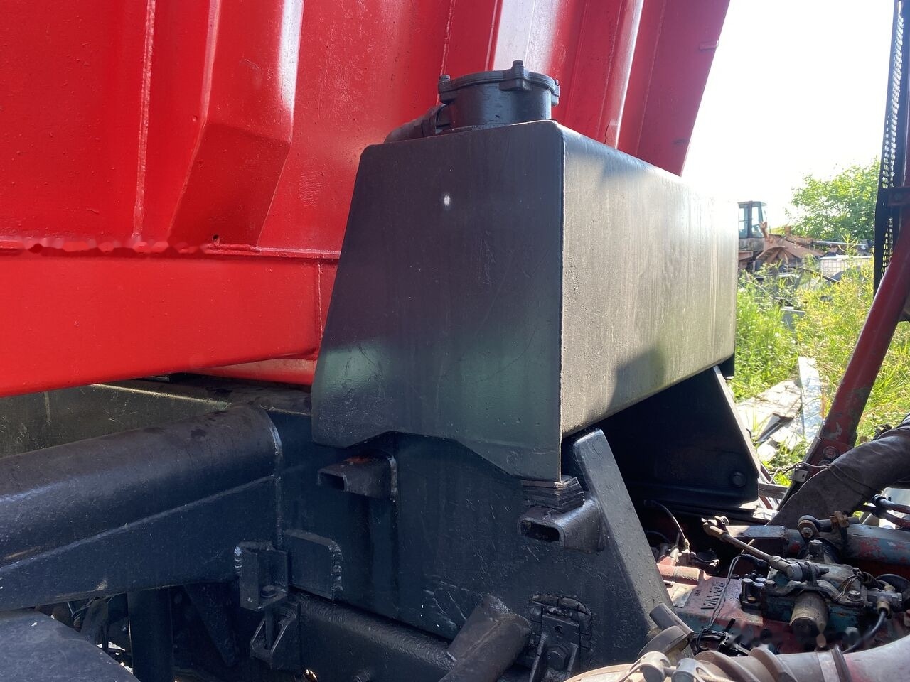 Bena 8x4 cu semissiu si cilindru : 5,5 m lungime semisasiu - Body and exterior for Truck: picture 5 Bena 8x4 cu semissiu si cilindru : 5,5 m lungime semisasiu - Body and exterior for Truck: picture 5