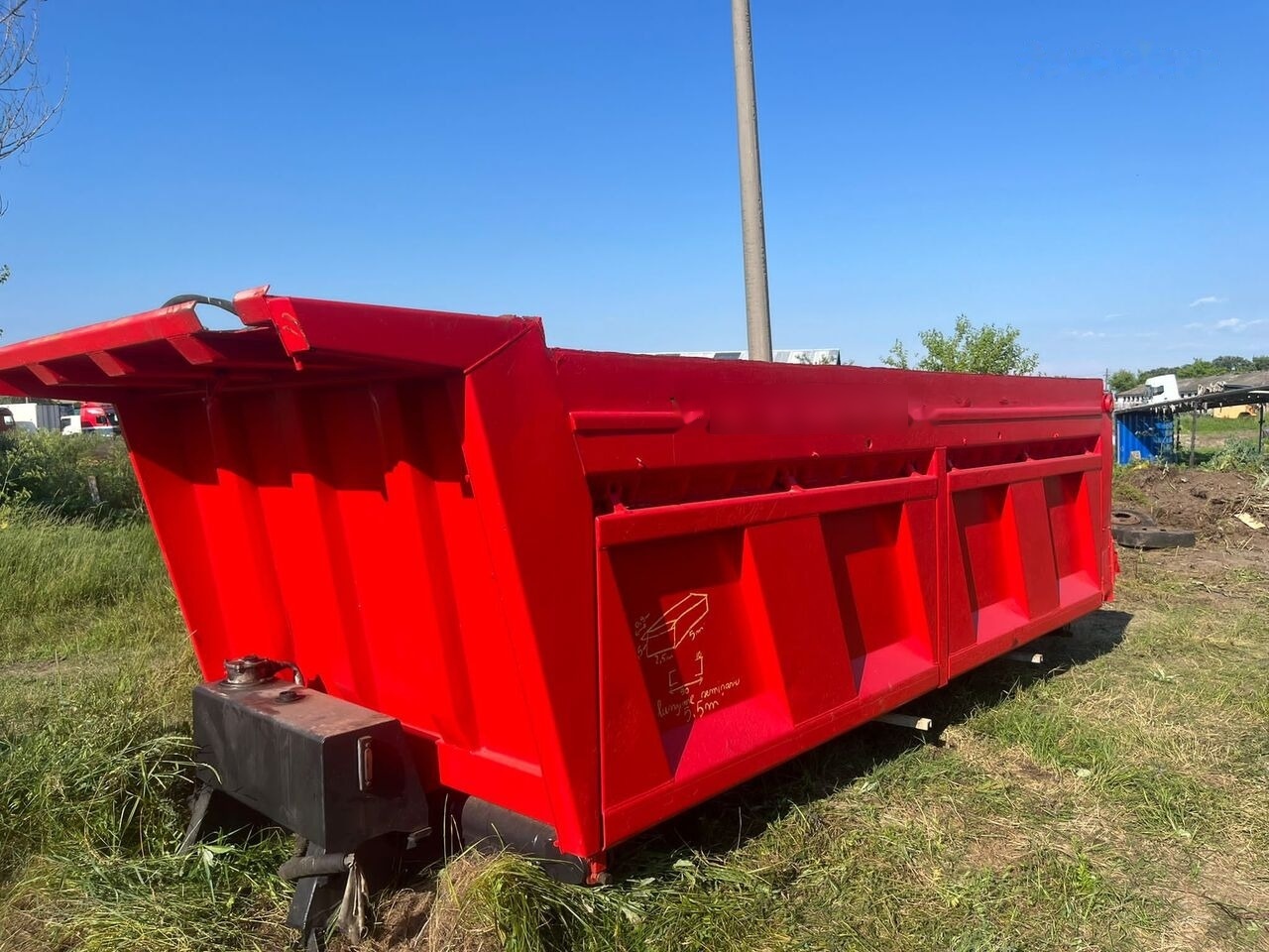 Bena 8x4 cu semissiu si cilindru : 5,5 m lungime semisasiu - Body and exterior for Truck: picture 1 Bena 8x4 cu semissiu si cilindru : 5,5 m lungime semisasiu - Body and exterior for Truck: picture 1