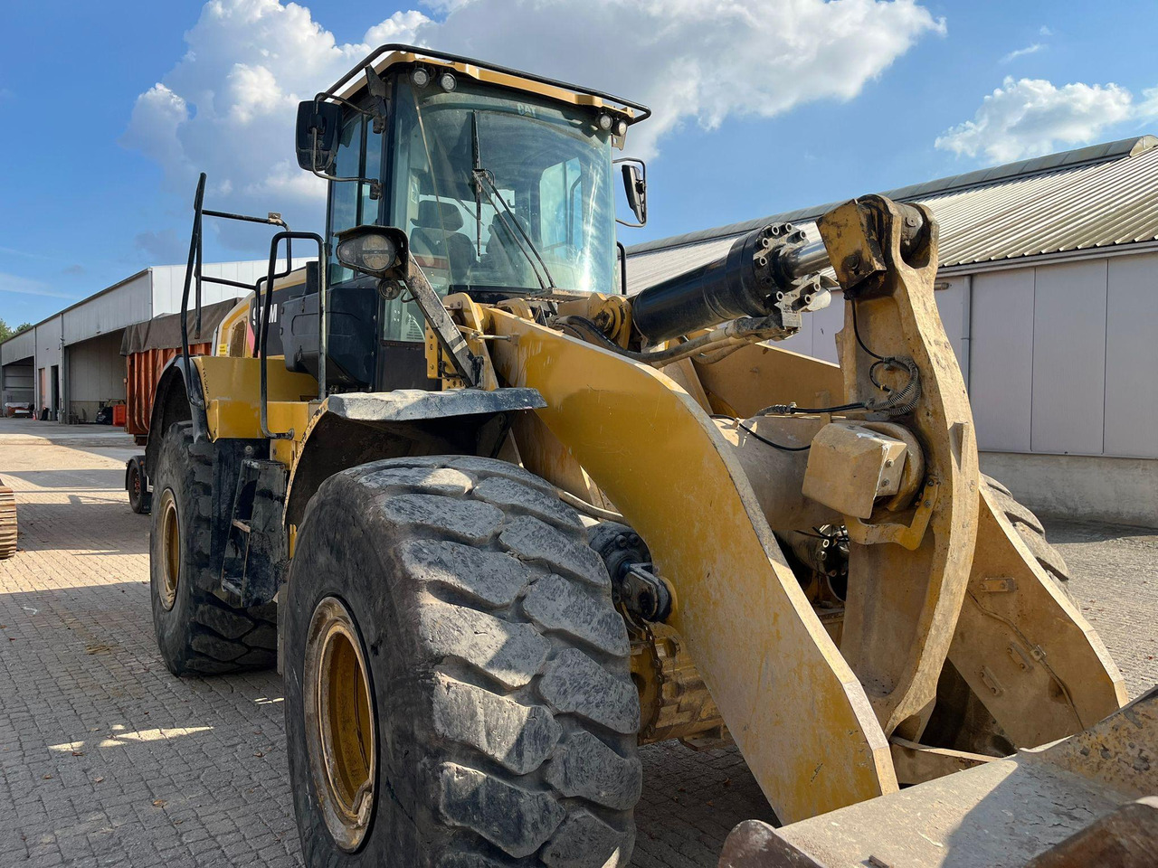 Wheel loader Caterpillar 972M: picture 6