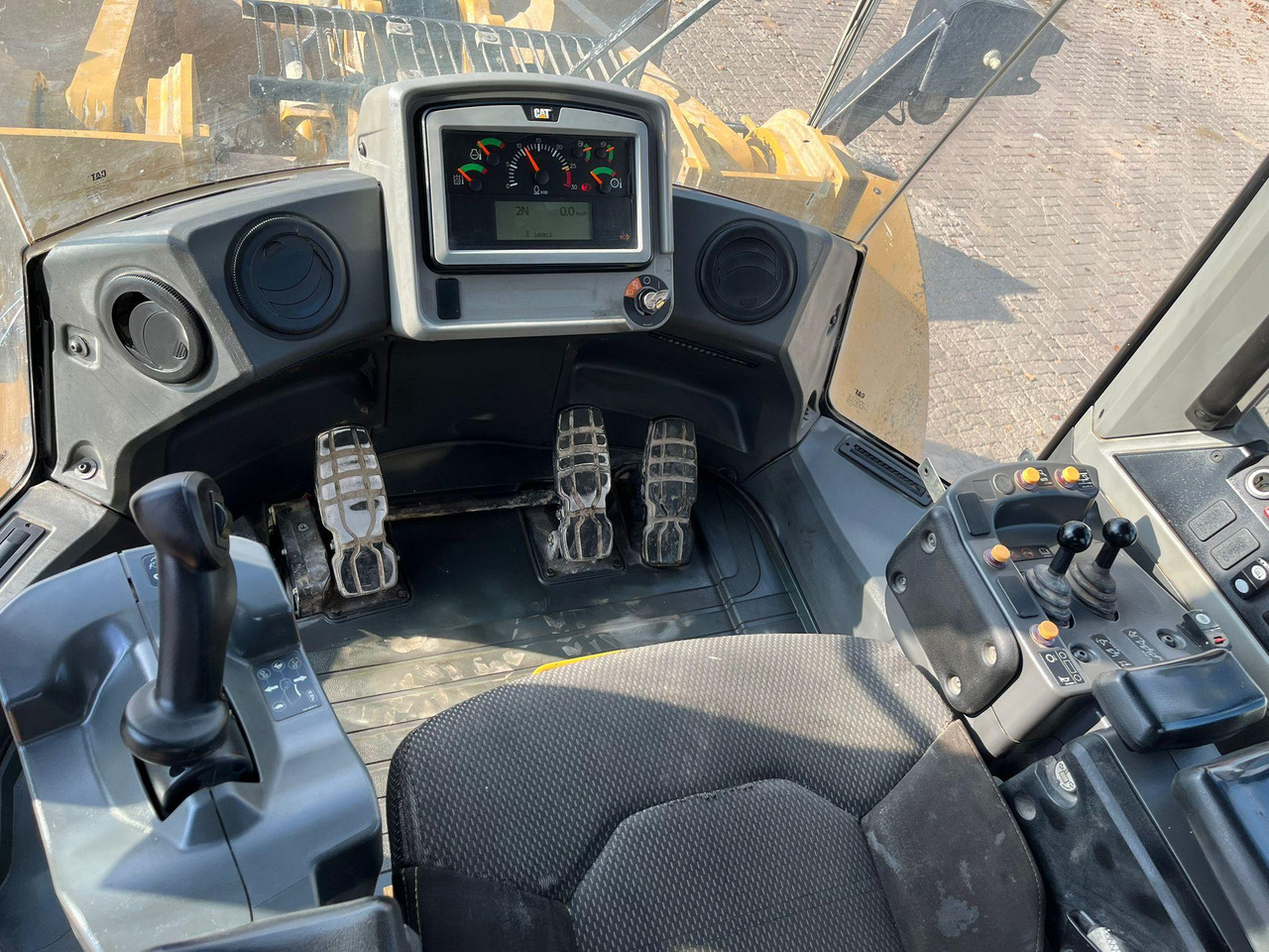 Wheel loader Caterpillar 972M: picture 13