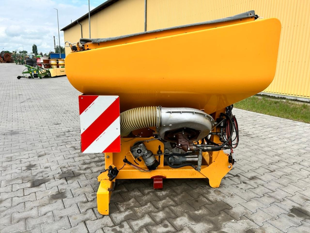 AGRISEM DSF 1600 FRONTTANK - Fertilizer spreader: picture 2 AGRISEM DSF 1600 FRONTTANK - Fertilizer spreader: picture 2