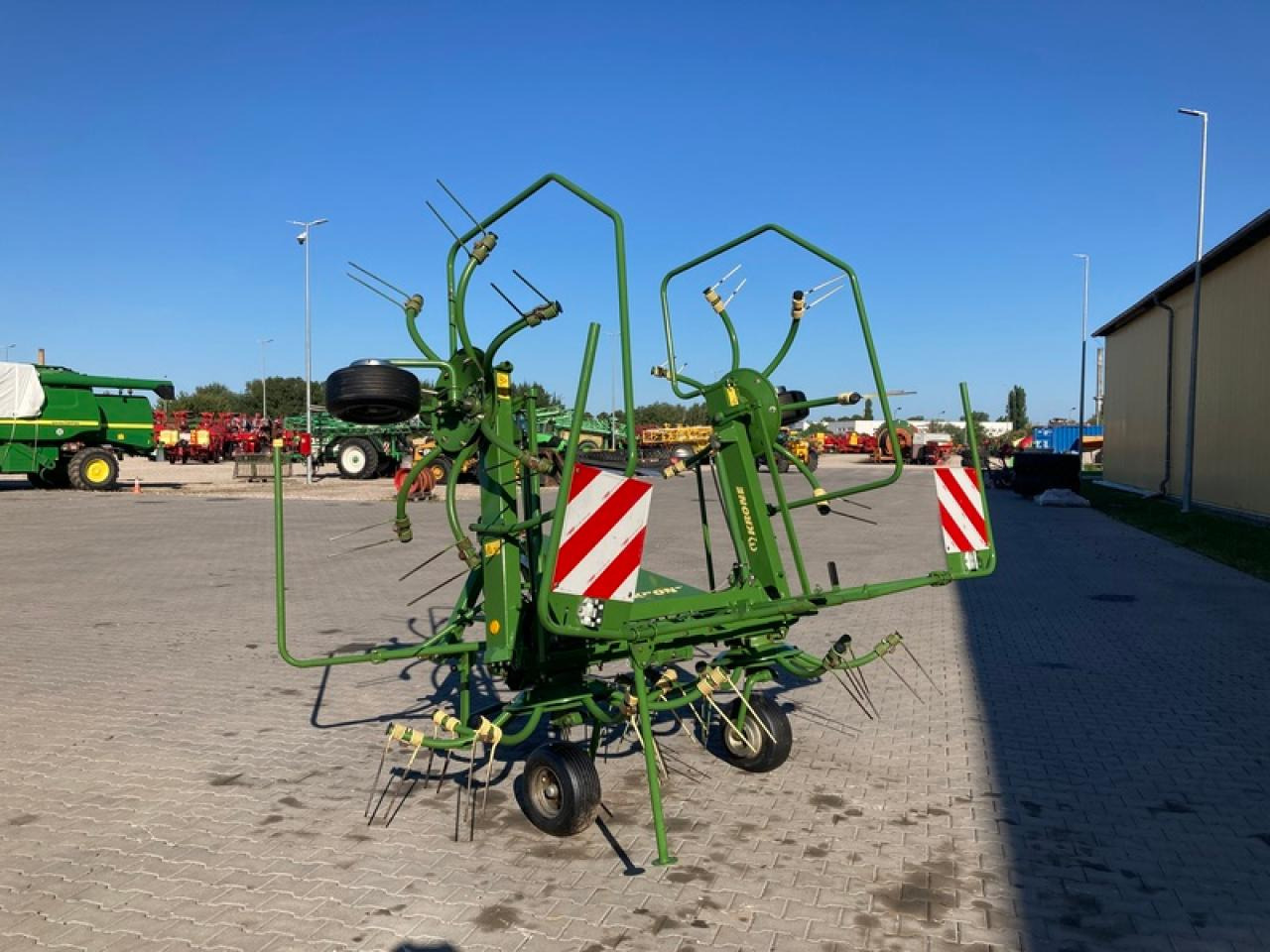 Krone KW 5.52 - Tedder/ Rake: picture 2 Krone KW 5.52 - Tedder/ Rake: picture 2