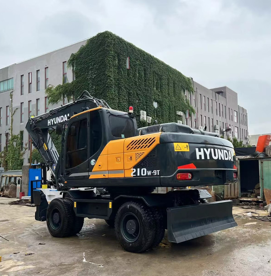 Hyundai 210w-9 wheel excavator - Wheel excavator: picture 1 Hyundai 210w-9 wheel excavator - Wheel excavator: picture 1