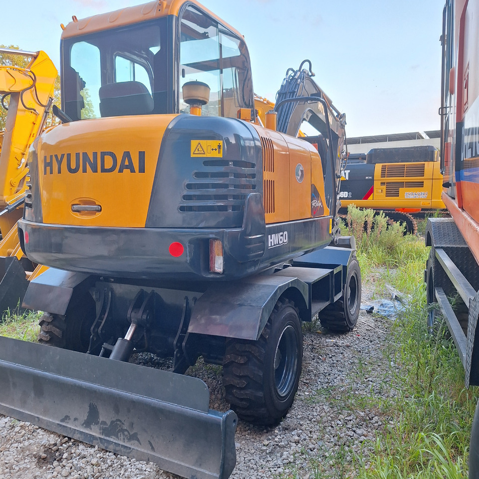 Hyundai 60vs  excavator - Wheel excavator: picture 2 Hyundai 60vs  excavator - Wheel excavator: picture 2