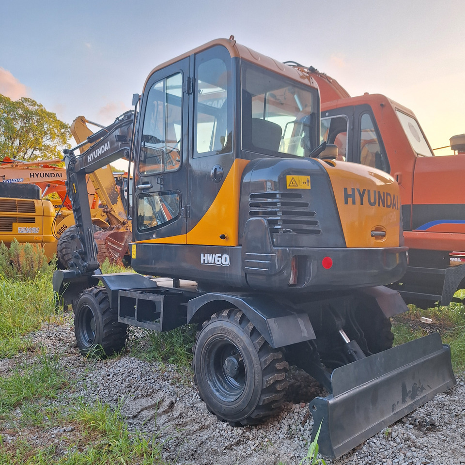 Hyundai 60vs  excavator - Wheel excavator: picture 3 Hyundai 60vs  excavator - Wheel excavator: picture 3