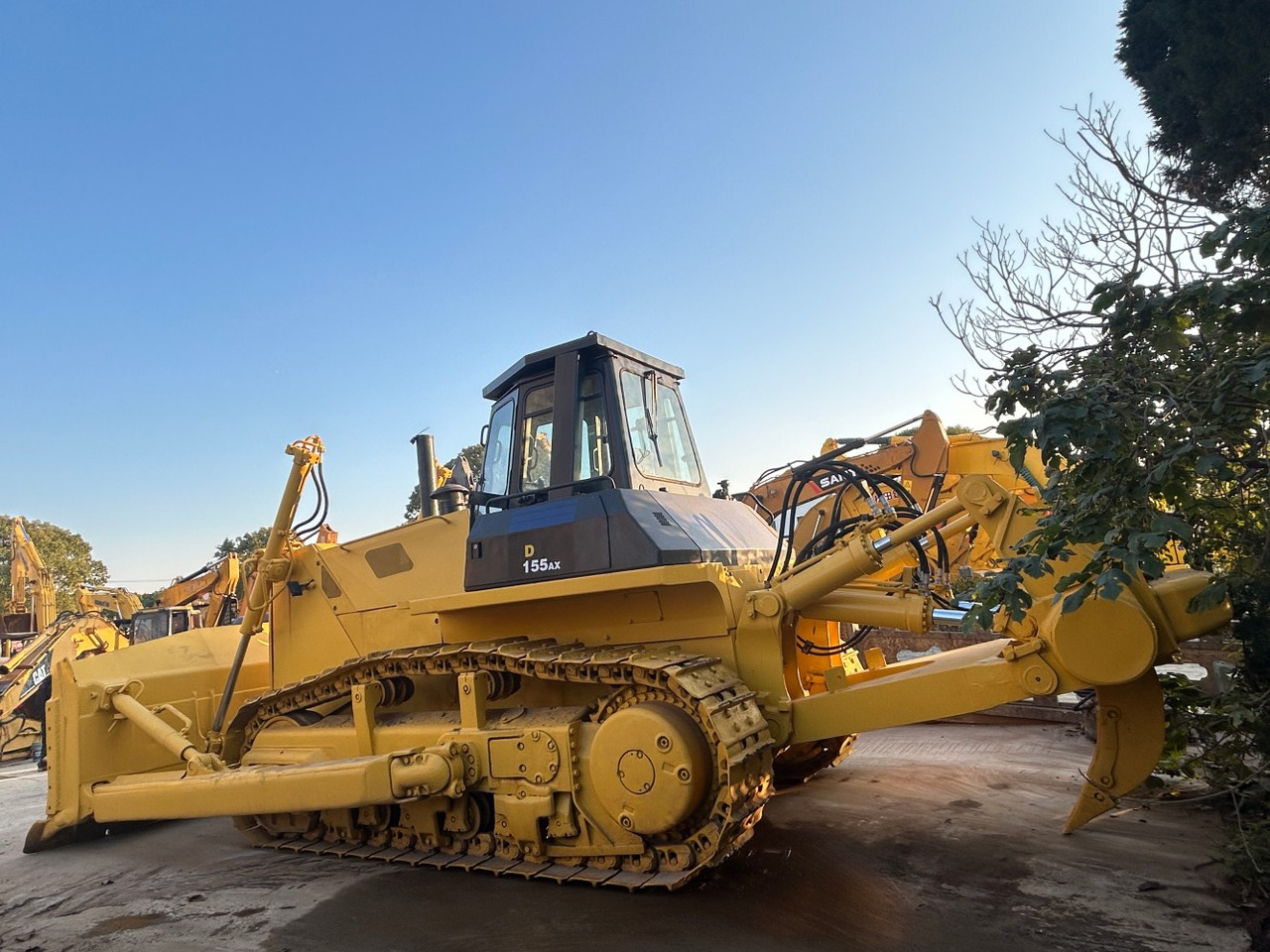 Komatsu D155AX bulldozer - Bulldozer: picture 1 Komatsu D155AX bulldozer - Bulldozer: picture 1