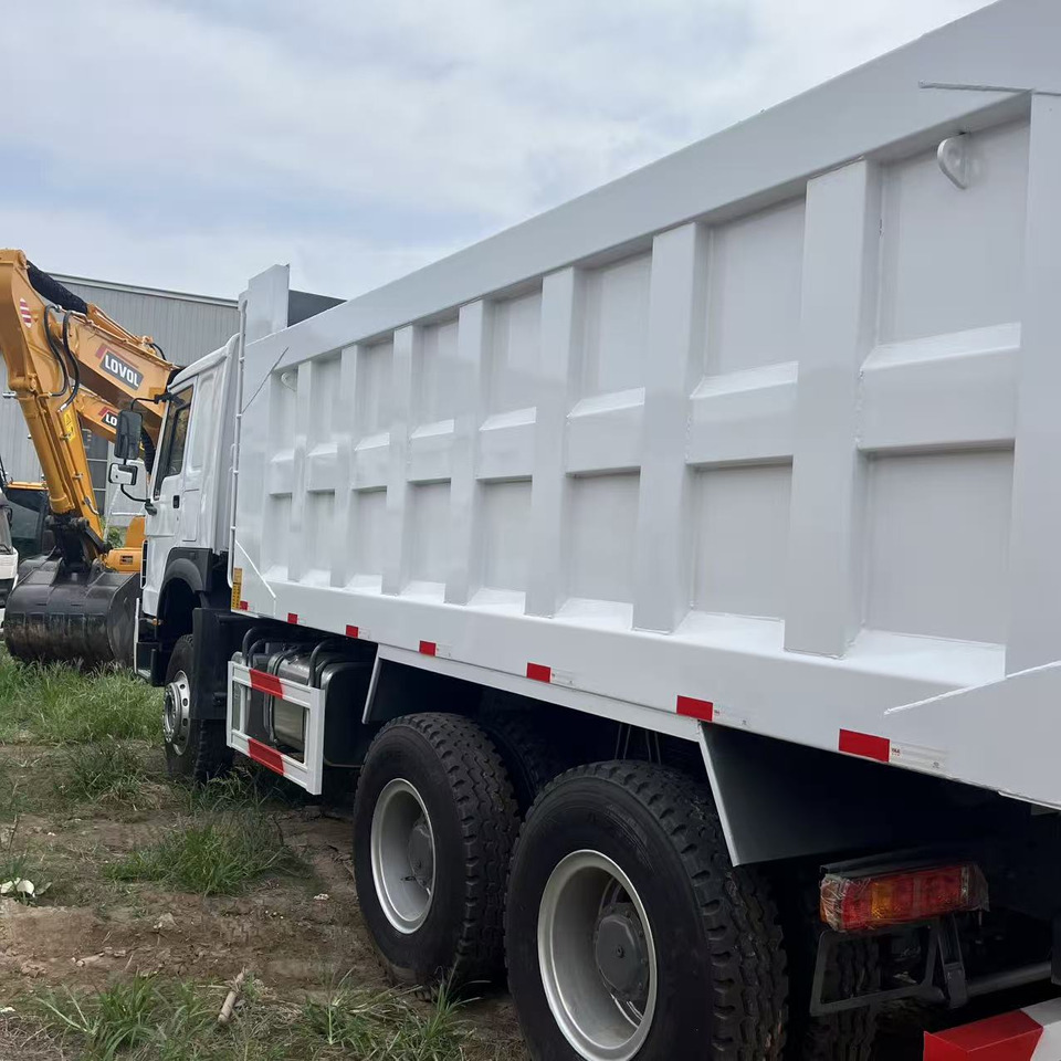 SINOTRUK Howo Dump truck 371hp 6x4 - Tipper: picture 5 SINOTRUK Howo Dump truck 371hp 6x4 - Tipper: picture 5