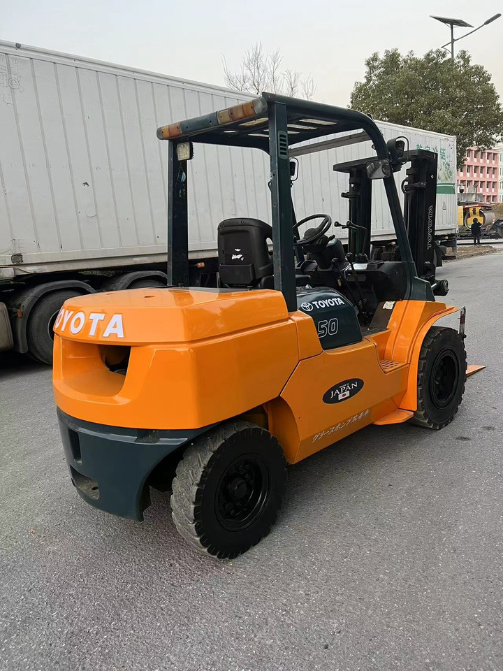 Used Toyota FD50 Diesel forklift - Diesel forklift: picture 3 Used Toyota FD50 Diesel forklift - Diesel forklift: picture 3