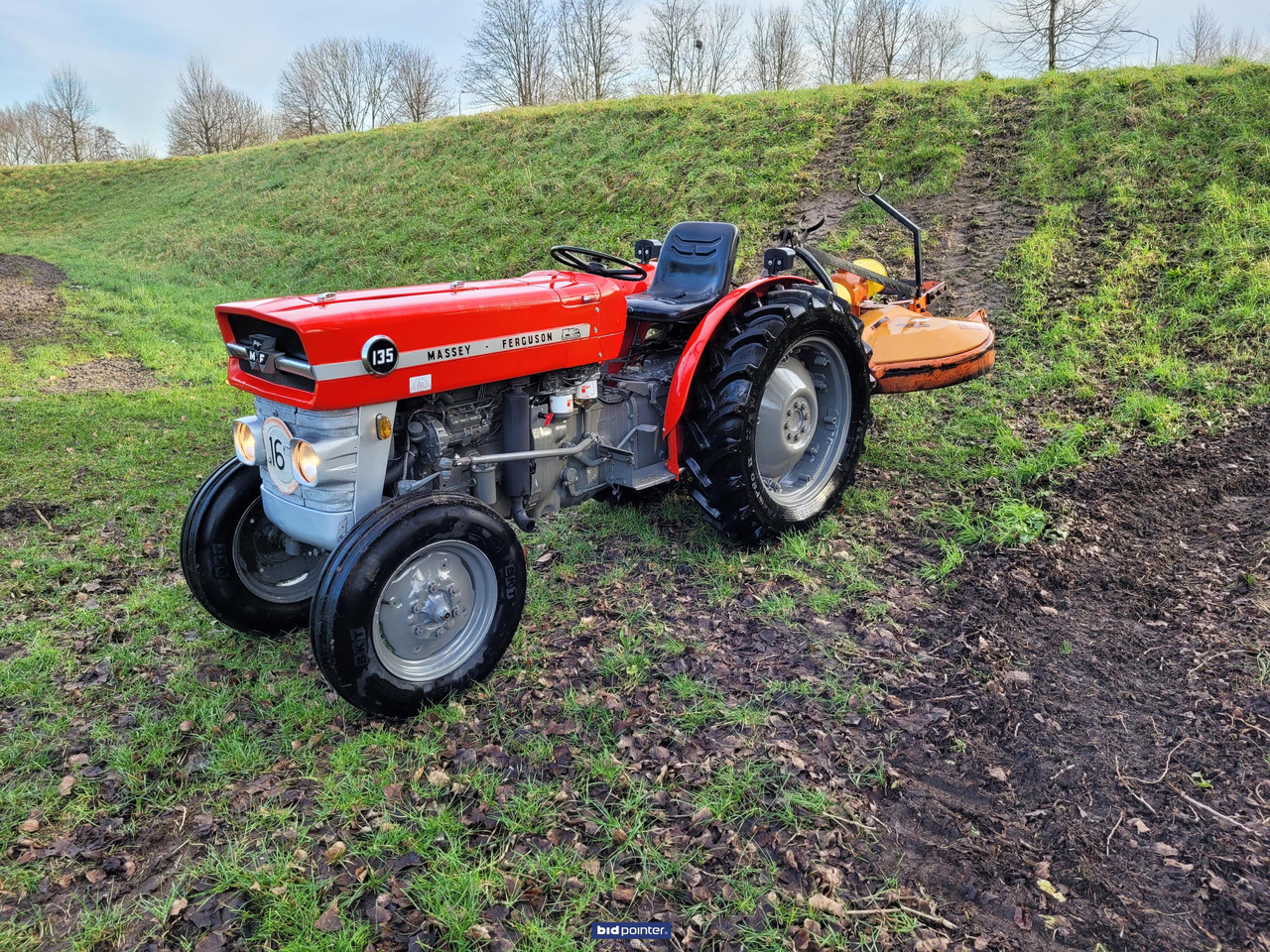 Massey Ferguson 135 smalspoor trekker - Farm tractor: picture 3 Massey Ferguson 135 smalspoor trekker - Farm tractor: picture 3