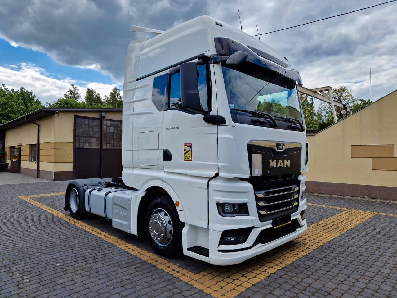 MAN TGX 18.470 / MEGA / XXL / LOWDECK / EURO 6 / - Tractor unit: picture 2 MAN TGX 18.470 / MEGA / XXL / LOWDECK / EURO 6 / - Tractor unit: picture 2