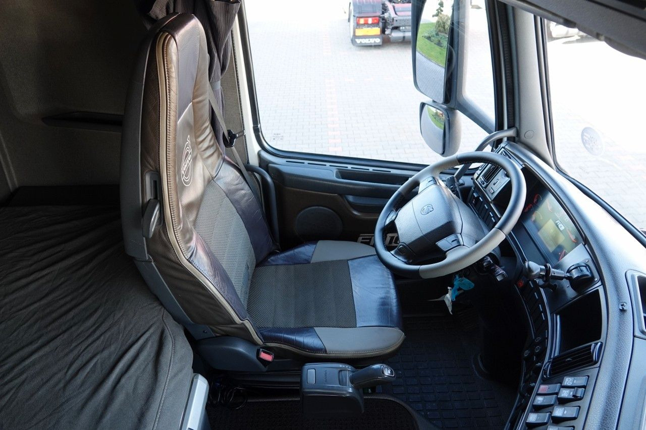 Tractor unit Volvo FH 16 / 600 / 6x4 / DMC: 180.000 KG !! / SPROWAD: picture 13