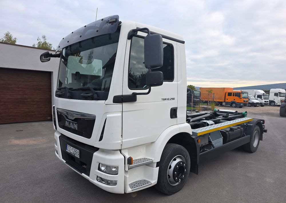 MAN TGM 12.290 - Hook lift truck: picture 1 MAN TGM 12.290 - Hook lift truck: picture 1