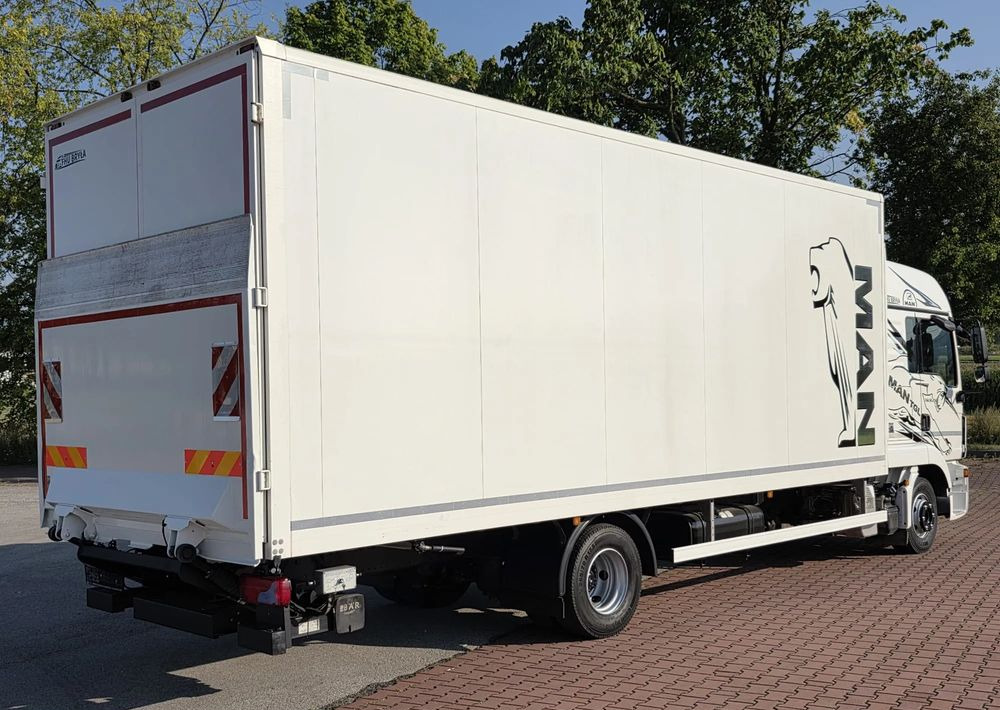 MAN TGL 12.250 / KONTENER / IZOTERMA / WINDA / 2019R / EURO 6 / PEŁEN SERWIS / 6 TON ŁADOWNOŚĆ / SPROWADZONY / ZADBANY / JAK NOWY / KSIĄŻKA SERWISOWA / E6 / 17 PALET - Box truck: picture 4 MAN TGL 12.250 / KONTENER / IZOTERMA / WINDA / 2019R / EURO 6 / PEŁEN SERWIS / 6 TON ŁADOWNOŚĆ / SPROWADZONY / ZADBANY / JAK NOWY / KSIĄŻKA SERWISOWA / E6 / 17 PALET - Box truck: picture 4