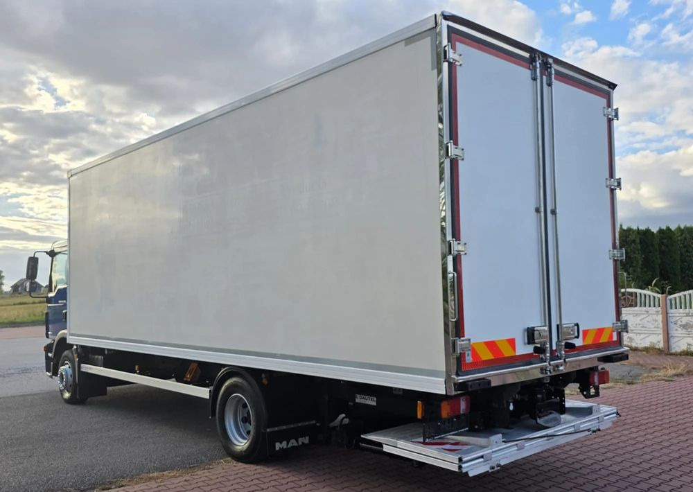 MAN TGM 15.250 / CHŁODNIA / WINDA / 2018 ROK / 230 TYŚ KM / BOCZNE DRZWI / AUTOMAT / SPROWADZONY / E6 / 18  EUROPALET/ - Refrigerator truck: picture 3 MAN TGM 15.250 / CHŁODNIA / WINDA / 2018 ROK / 230 TYŚ KM / BOCZNE DRZWI / AUTOMAT / SPROWADZONY / E6 / 18  EUROPALET/ - Refrigerator truck: picture 3