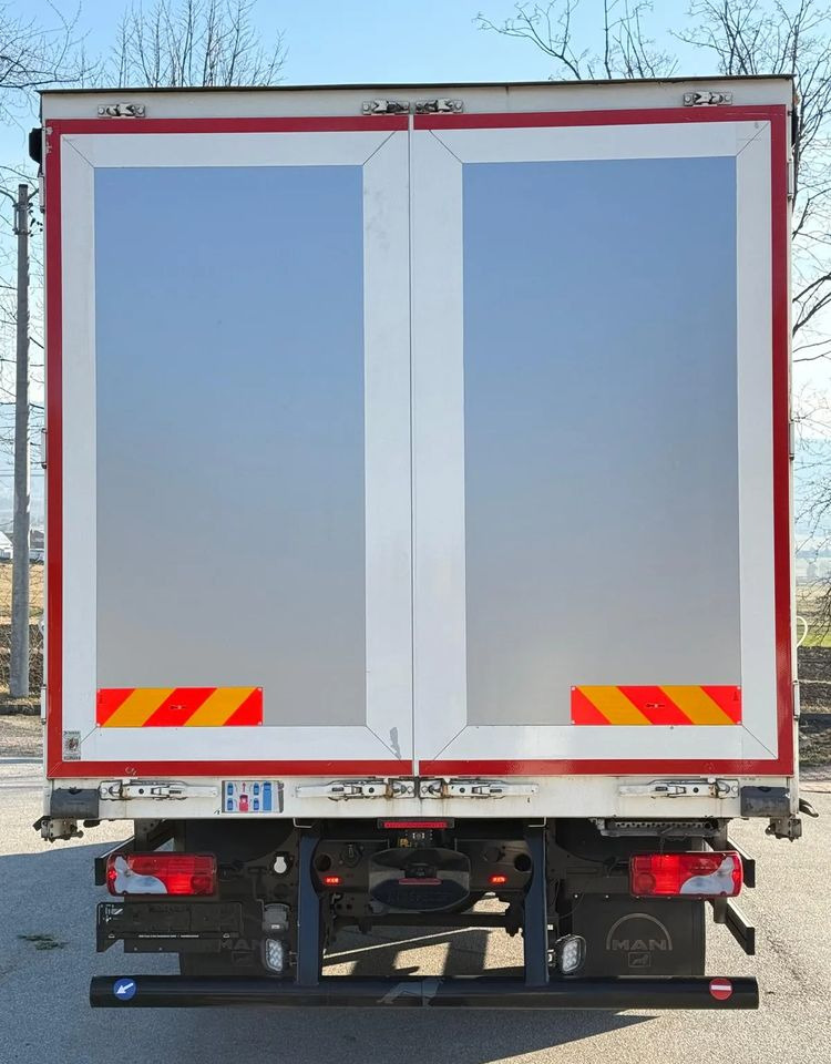 MAN TGM 15.290/E6/FIRANKA/BURTO-FIRANKA/SZKOŁA JAZDY/MAŁY ROZSTAW OSI/16PALET/WINDA/NISKI PRZEBIEG/2019/SERWISOWANY/JAK NOWY - Curtainsider truck: picture 4 MAN TGM 15.290/E6/FIRANKA/BURTO-FIRANKA/SZKOŁA JAZDY/MAŁY ROZSTAW OSI/16PALET/WINDA/NISKI PRZEBIEG/2019/SERWISOWANY/JAK NOWY - Curtainsider truck: picture 4