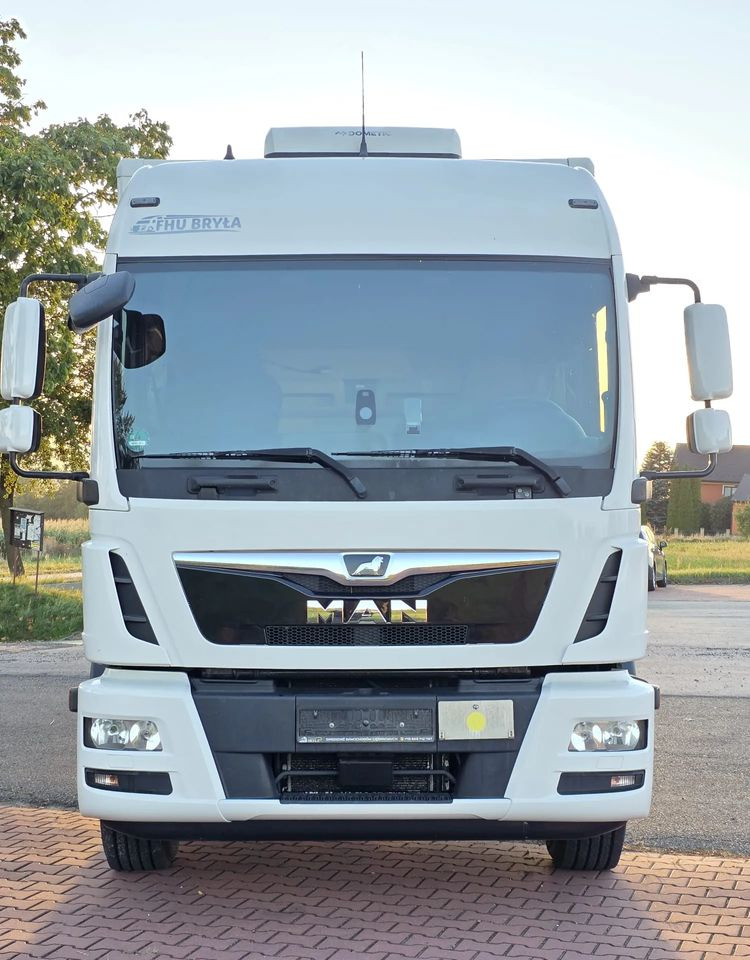 MAN TGM 15.290 / TGL / KONTENER / IZOTERMA / WINDA / KLIMA POSTOJOWA / 2019R / EURO 6 / PEŁEN SERWIS / 8200KG ŁADOWNOŚĆ / SPROWADZONY / ZADBANY / JAK NOWY / KSIĄŻKA SERWISOWA / E6 / 18 PALET - Box truck: picture 3 MAN TGM 15.290 / TGL / KONTENER / IZOTERMA / WINDA / KLIMA POSTOJOWA / 2019R / EURO 6 / PEŁEN SERWIS / 8200KG ŁADOWNOŚĆ / SPROWADZONY / ZADBANY / JAK NOWY / KSIĄŻKA SERWISOWA / E6 / 18 PALET - Box truck: picture 3