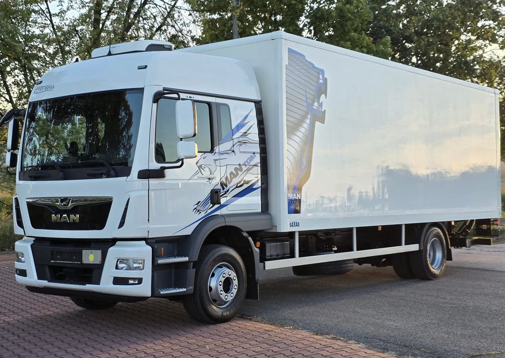 MAN TGM 15.290 / TGL / KONTENER / IZOTERMA / WINDA / KLIMA POSTOJOWA / 2019R / EURO 6 / PEŁEN SERWIS / 8200KG ŁADOWNOŚĆ / SPROWADZONY / ZADBANY / JAK NOWY / KSIĄŻKA SERWISOWA / E6 / 18 PALET - Box truck: picture 2 MAN TGM 15.290 / TGL / KONTENER / IZOTERMA / WINDA / KLIMA POSTOJOWA / 2019R / EURO 6 / PEŁEN SERWIS / 8200KG ŁADOWNOŚĆ / SPROWADZONY / ZADBANY / JAK NOWY / KSIĄŻKA SERWISOWA / E6 / 18 PALET - Box truck: picture 2