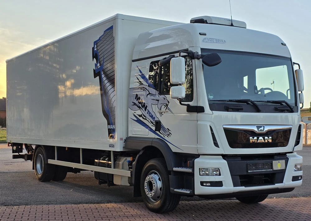 MAN TGM 15.290 / TGL / KONTENER / IZOTERMA / WINDA / KLIMA POSTOJOWA / 2019R / EURO 6 / PEŁEN SERWIS / 8200KG ŁADOWNOŚĆ / SPROWADZONY / ZADBANY / JAK NOWY / KSIĄŻKA SERWISOWA / E6 / 18 PALET - Box truck: picture 1 MAN TGM 15.290 / TGL / KONTENER / IZOTERMA / WINDA / KLIMA POSTOJOWA / 2019R / EURO 6 / PEŁEN SERWIS / 8200KG ŁADOWNOŚĆ / SPROWADZONY / ZADBANY / JAK NOWY / KSIĄŻKA SERWISOWA / E6 / 18 PALET - Box truck: picture 1