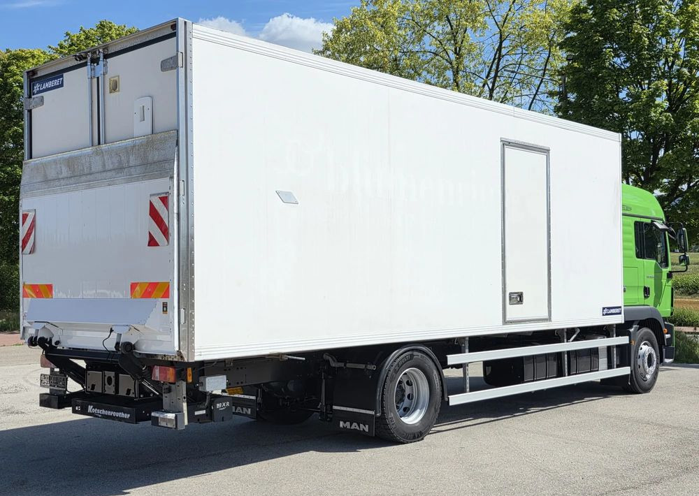 MAN TGM 18.340 / 18.290 / 15.290 / IZOTERMA / WINDA / 19PALET /E6 / SPROWADZONY / AUTOMAT / SYPIALKA / PIERWSZY WŁAŚCICIEL / BOCZNE DRZWI / STAN BARDZO DOBRY - Refrigerator truck: picture 5 MAN TGM 18.340 / 18.290 / 15.290 / IZOTERMA / WINDA / 19PALET /E6 / SPROWADZONY / AUTOMAT / SYPIALKA / PIERWSZY WŁAŚCICIEL / BOCZNE DRZWI / STAN BARDZO DOBRY - Refrigerator truck: picture 5