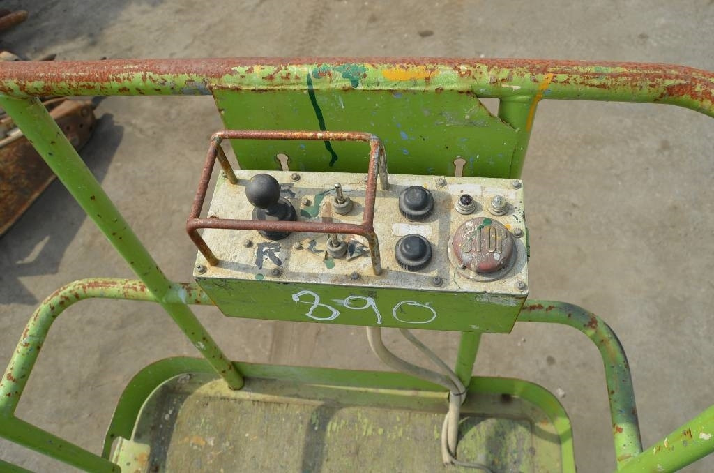 Aichi RV 041  - Scissor lift: picture 5 Aichi RV 041  - Scissor lift: picture 5
