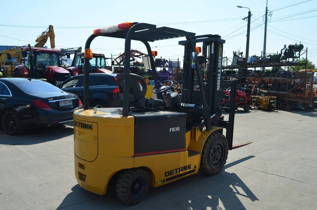 Detank FB30  - Electric forklift: picture 3 Detank FB30  - Electric forklift: picture 3