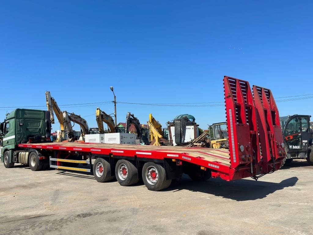 King KP40 - Low loader semi-trailer: picture 2 King KP40 - Low loader semi-trailer: picture 2