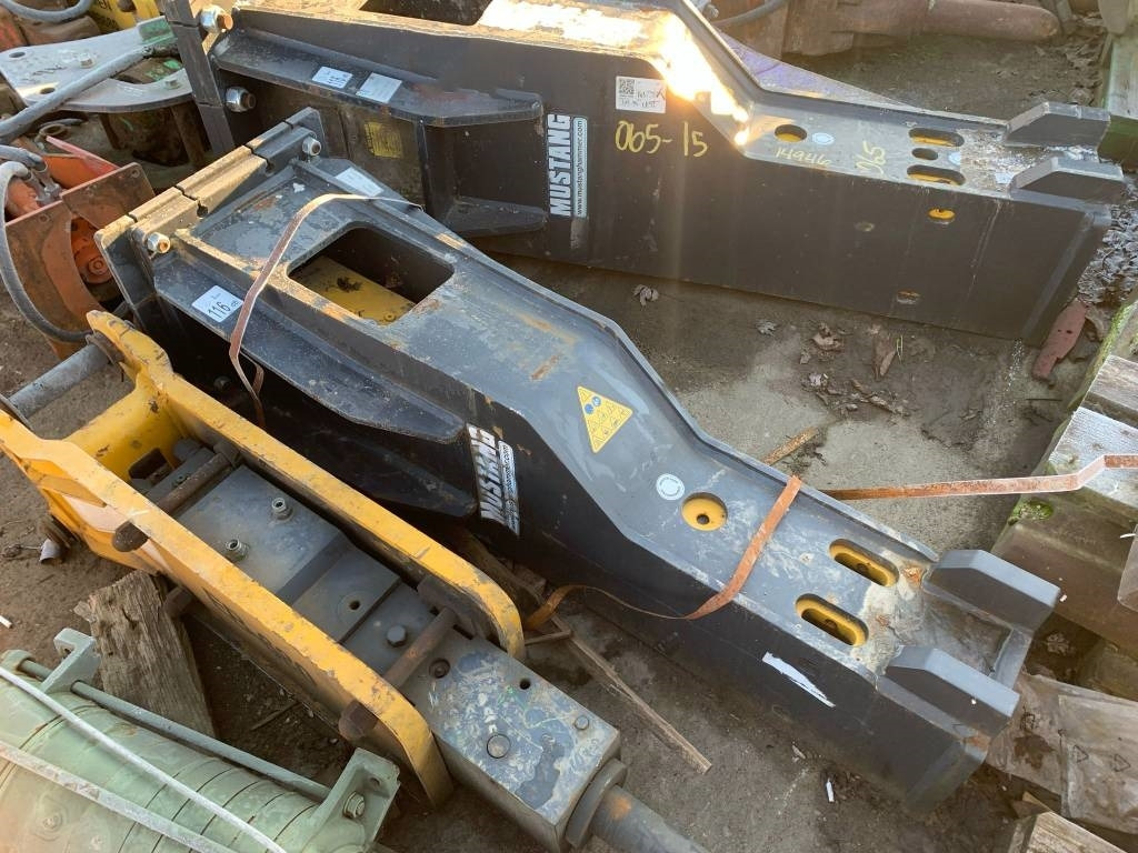 Mustang HM1300 - Hydraulic hammer for Construction machinery: picture 2 Mustang HM1300 - Hydraulic hammer for Construction machinery: picture 2
