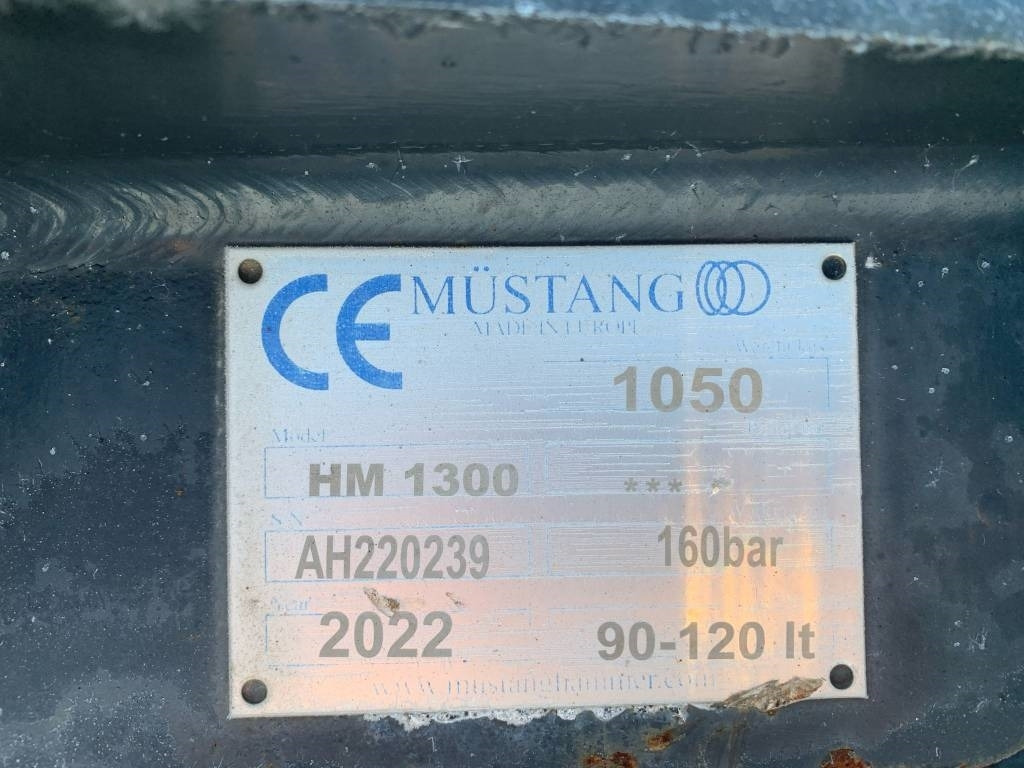 Mustang HM1300 - Hydraulic hammer for Construction machinery: picture 3 Mustang HM1300 - Hydraulic hammer for Construction machinery: picture 3