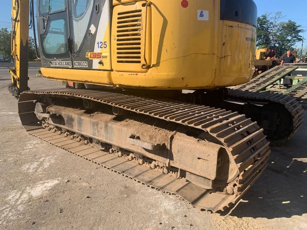 Crawler excavator New Holland E 135 SR: picture 8