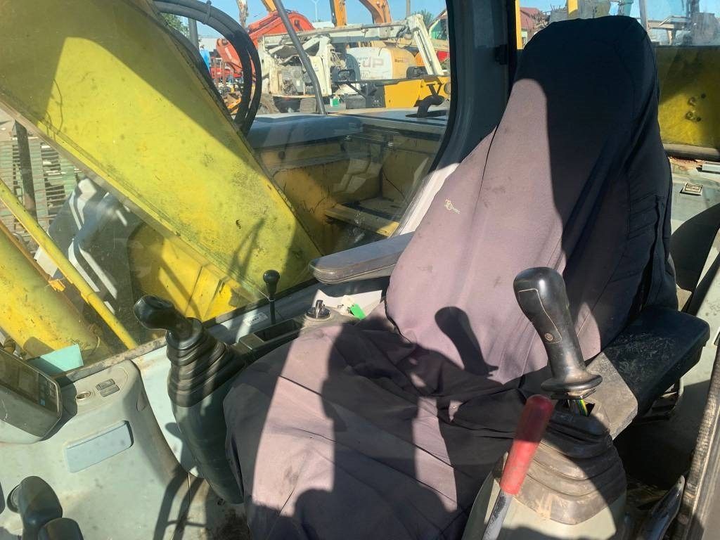 Crawler excavator New Holland E 135 SR: picture 11