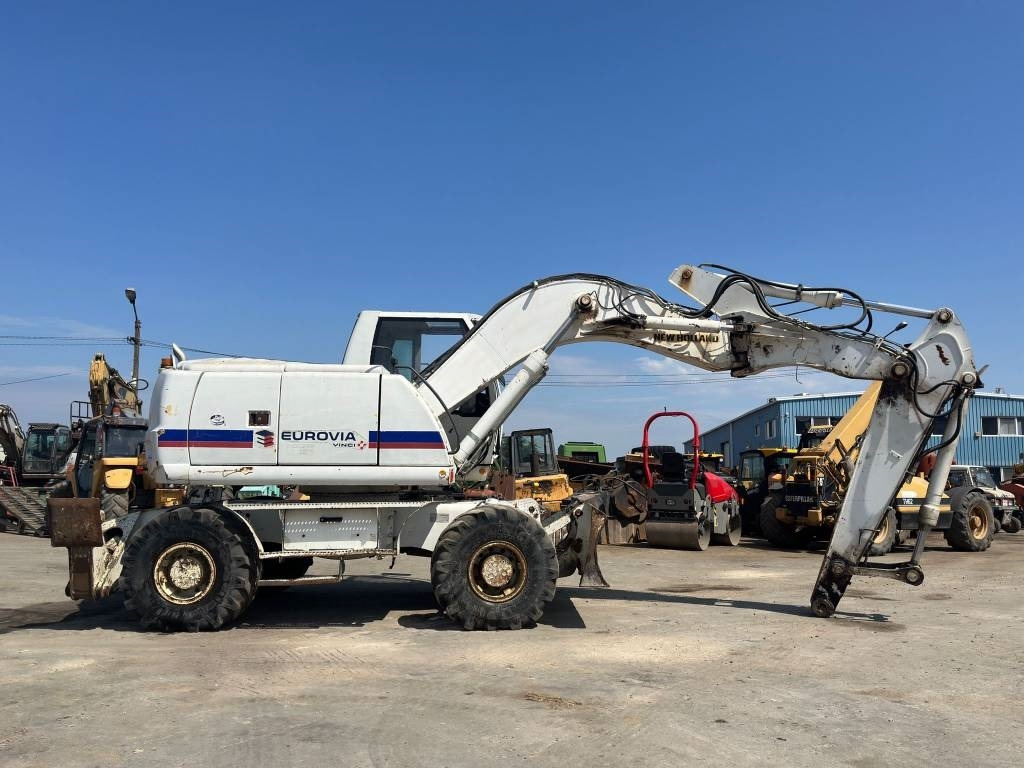 New Holland MH Plus - Wheel excavator: picture 3 New Holland MH Plus - Wheel excavator: picture 3