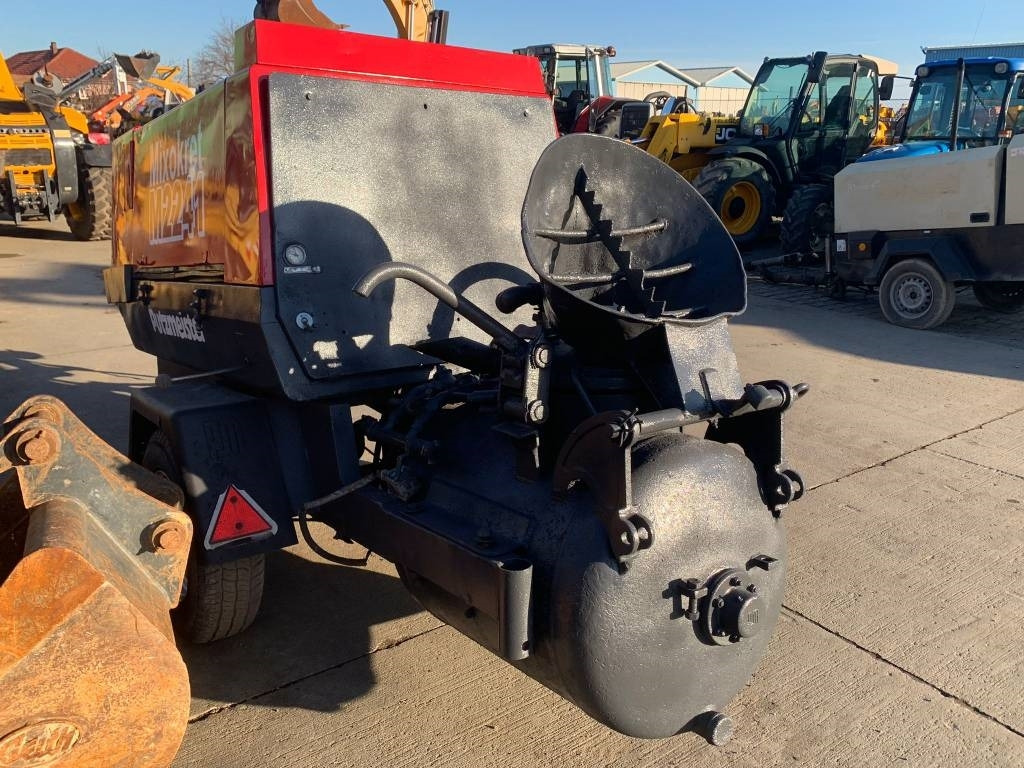 Stationary concrete pump Putzmeister Mixokret M2241D: picture 6