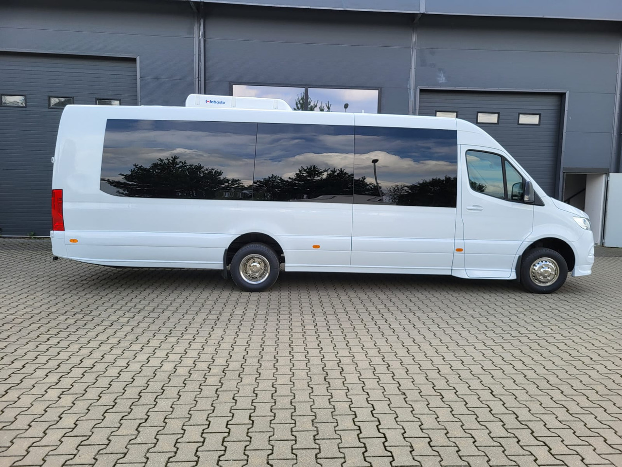 Mercedes-Benz Sprinter 517 CDI LONG 24 places + 4 standing - Suburban bus: picture 3 Mercedes-Benz Sprinter 517 CDI LONG 24 places + 4 standing - Suburban bus: picture 3